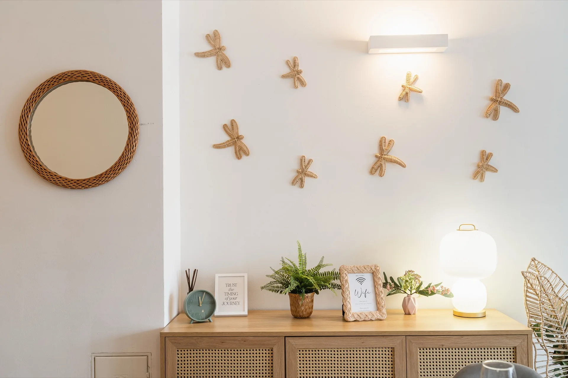 Detail-Aufnahme der hochwertigen Küchenausstattung im Alpstay Chalet Nr.1 Bad Kleinkirchheim – Qualitätsgeräte und durchdachte Details, Ferienwohnung Fotografie Kärnten